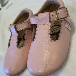 Toddler girl pink t-bar leather mocassin shoes.